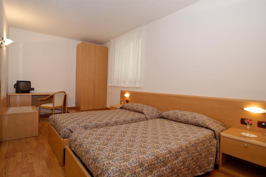 Hotel Karinhall Тренто Екстериор снимка