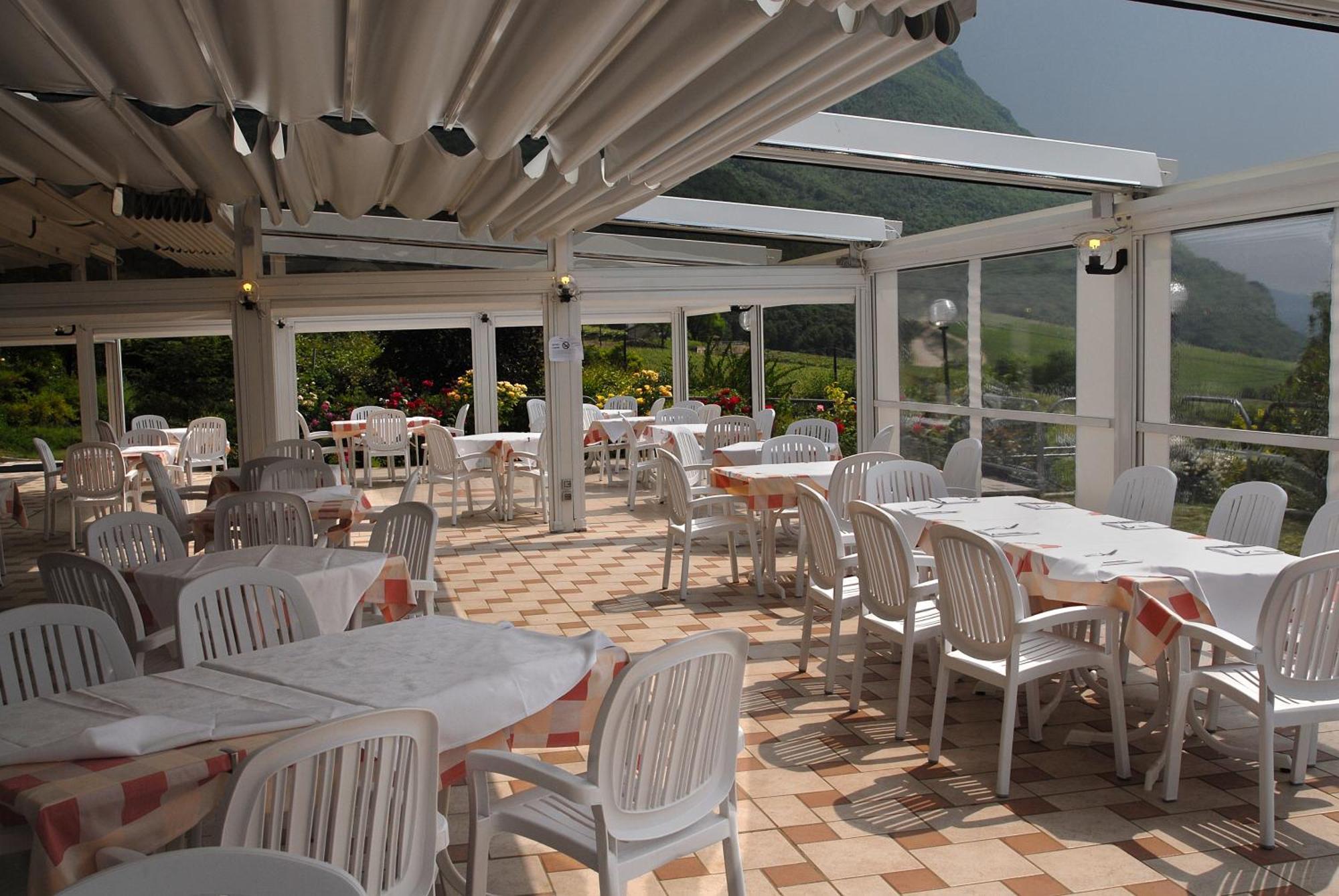 Hotel Karinhall Тренто Екстериор снимка