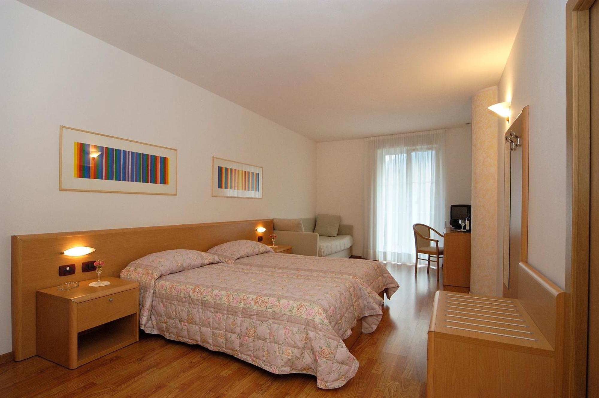 Hotel Karinhall Тренто Екстериор снимка