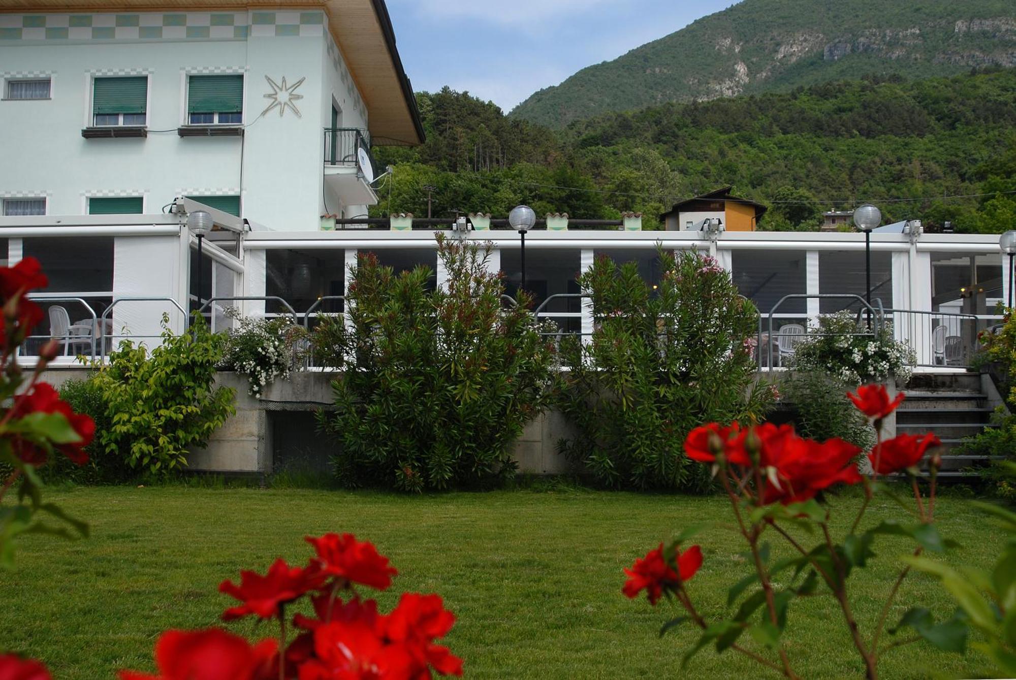 Hotel Karinhall Тренто Екстериор снимка