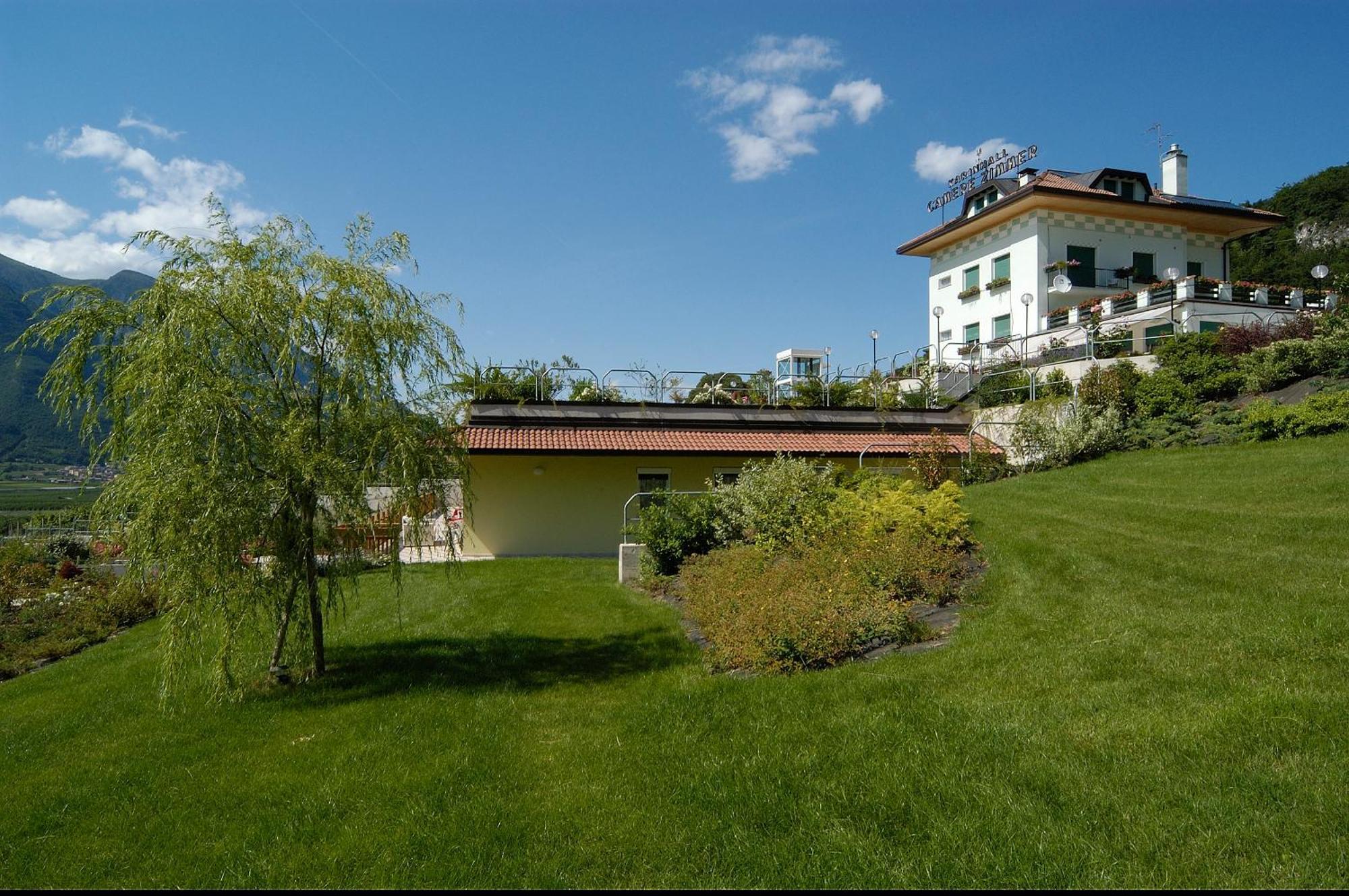 Hotel Karinhall Тренто Екстериор снимка