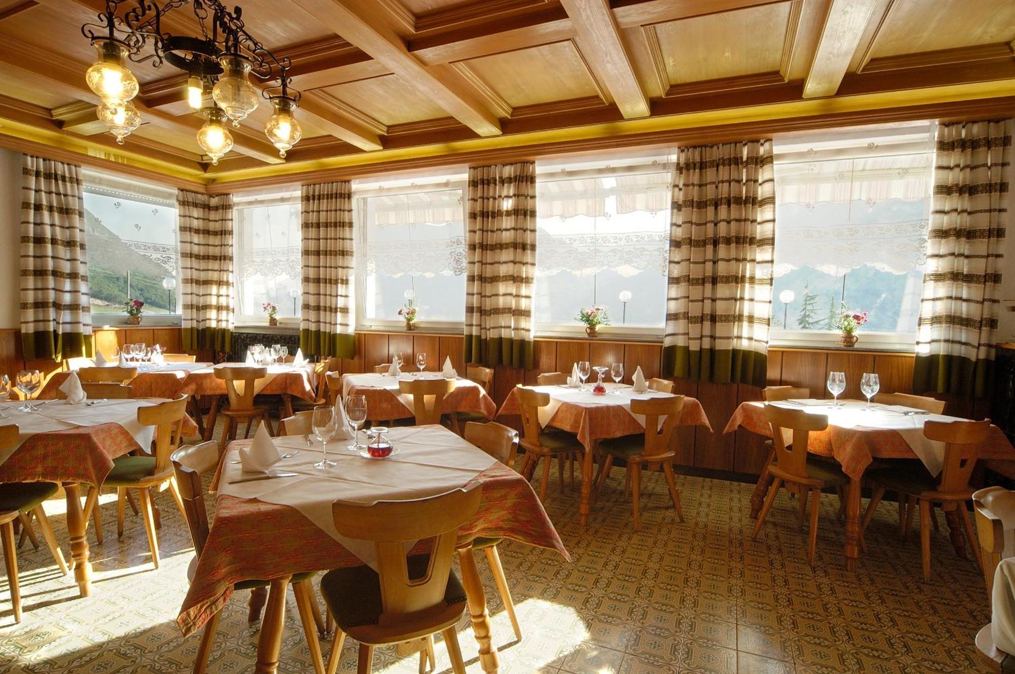 Hotel Karinhall Тренто Екстериор снимка